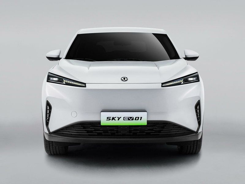 DongFeng Sky EV01, Внедорожник 5 дв. — вид спереди