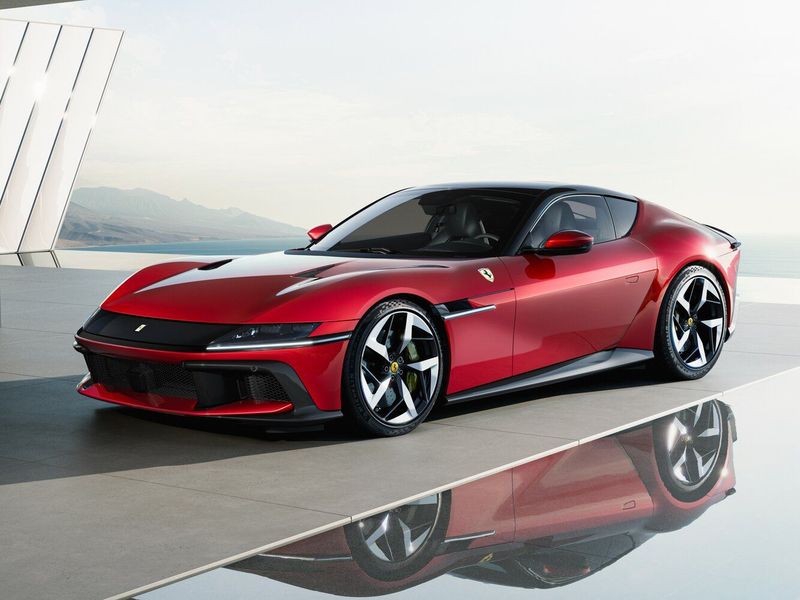 Ferrari 12Cilindri, Купе — вид спереди в три четверти