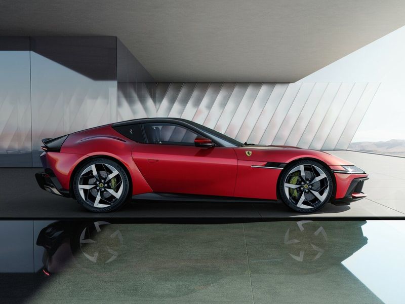 Ferrari 12Cilindri, Купе — вид слева