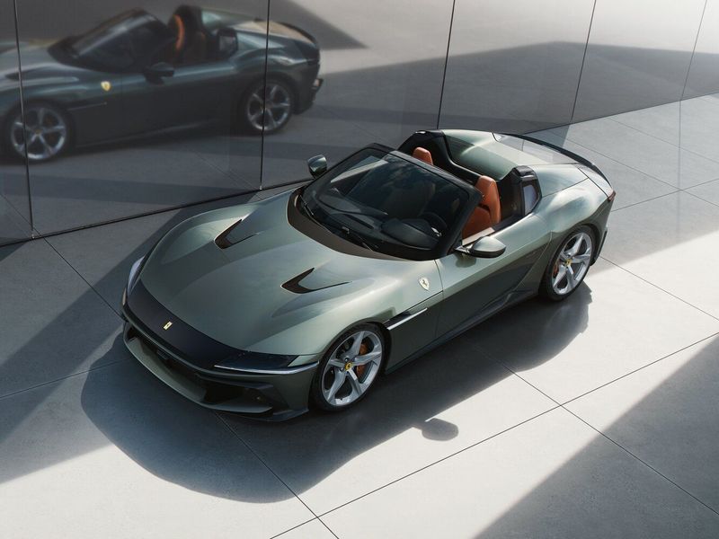 Ferrari 12Cilindri, Кабриолет Spider — вид спереди в три четверти