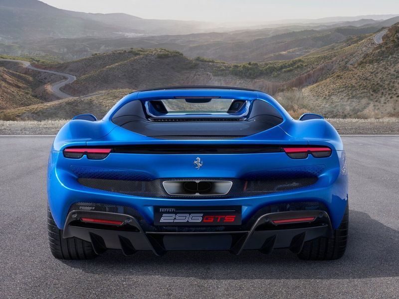 Ferrari 296, Родстер — вид сзади