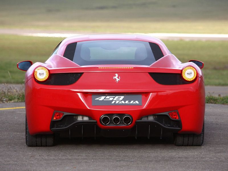 Ferrari 458, Купе — вид сзади