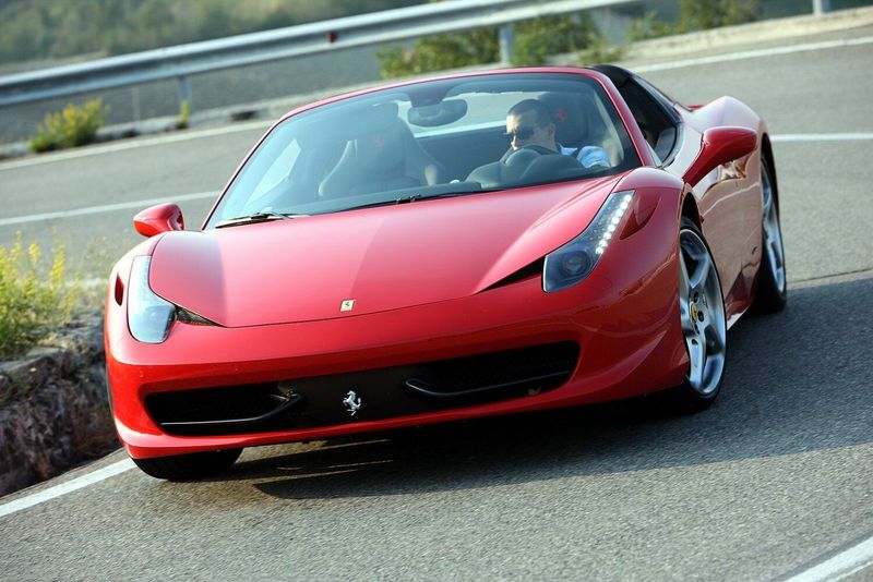 Ferrari 458, Родстер — вид спереди справа