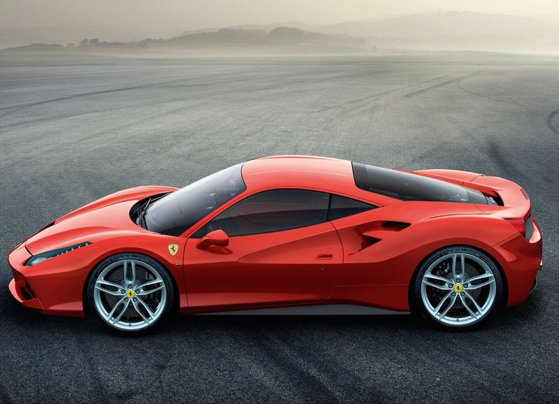 Ferrari 488, Купе GTB — вид слева