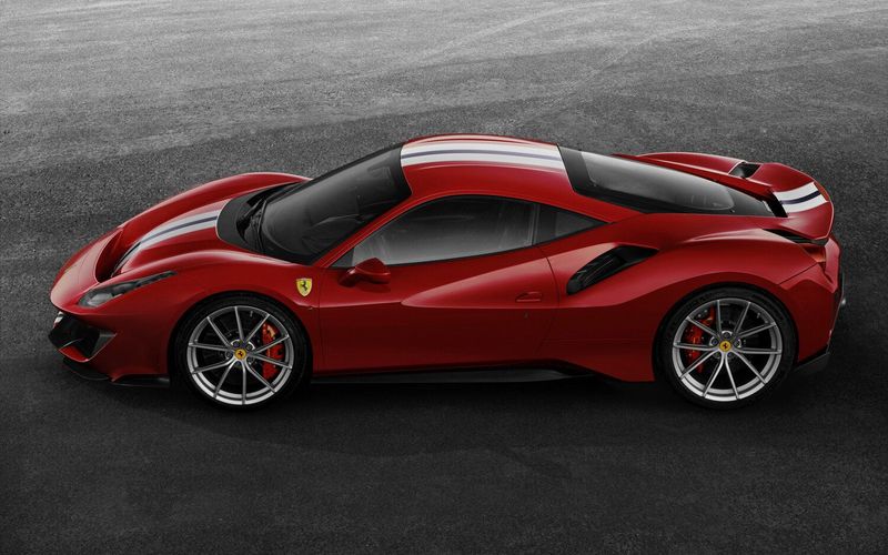 Ferrari 488, Купе Pista — вид слева