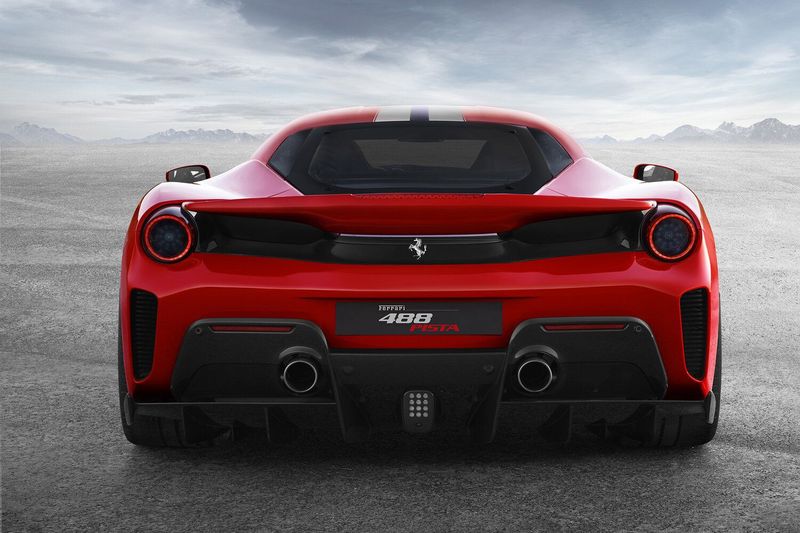 Ferrari 488, Купе Pista — вид сзади