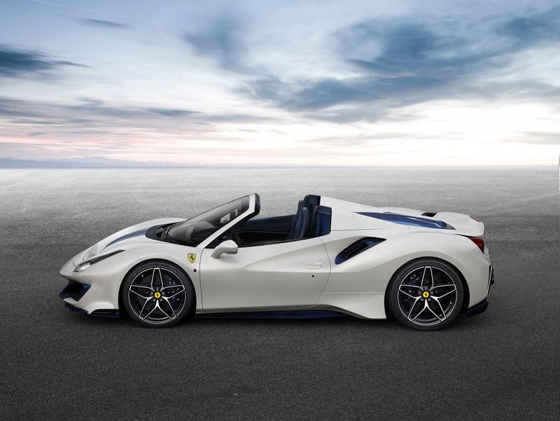 Ferrari 488, Родстер Pista Spider — вид слева