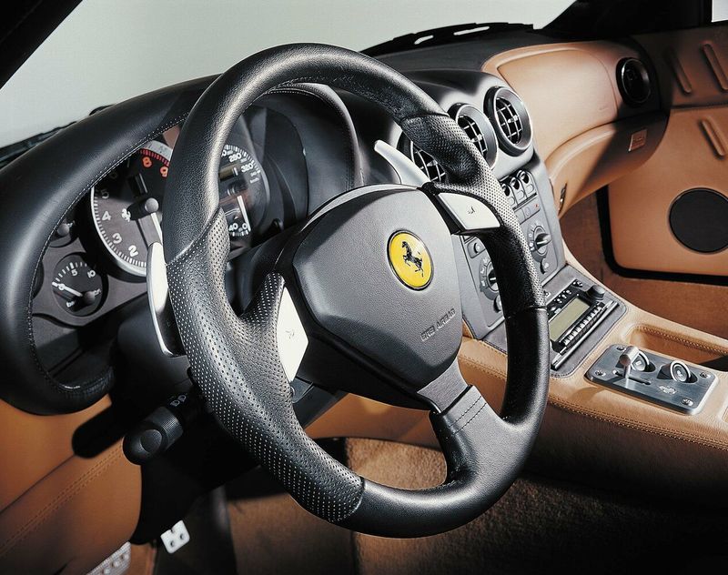 Ferrari 575M, Купе Maranello — рулевое колесо