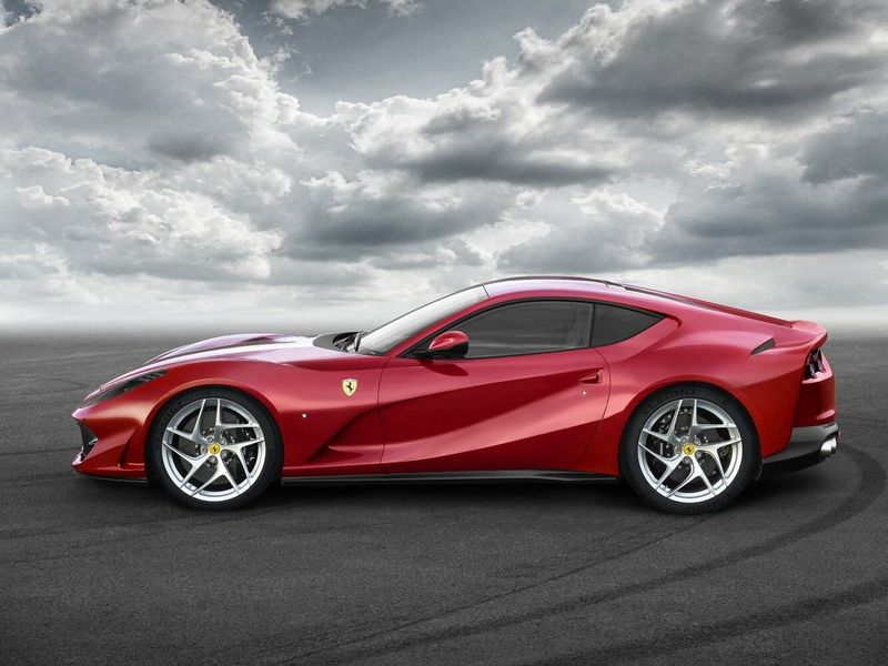 Ferrari 812, Купе Superfast — вид справа