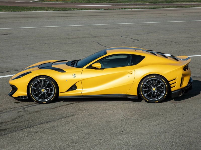 Ferrari 812, Купе Competizione — вид справа