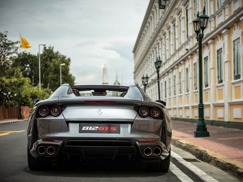 Ferrari 812, Родстер GTS — вид сзади