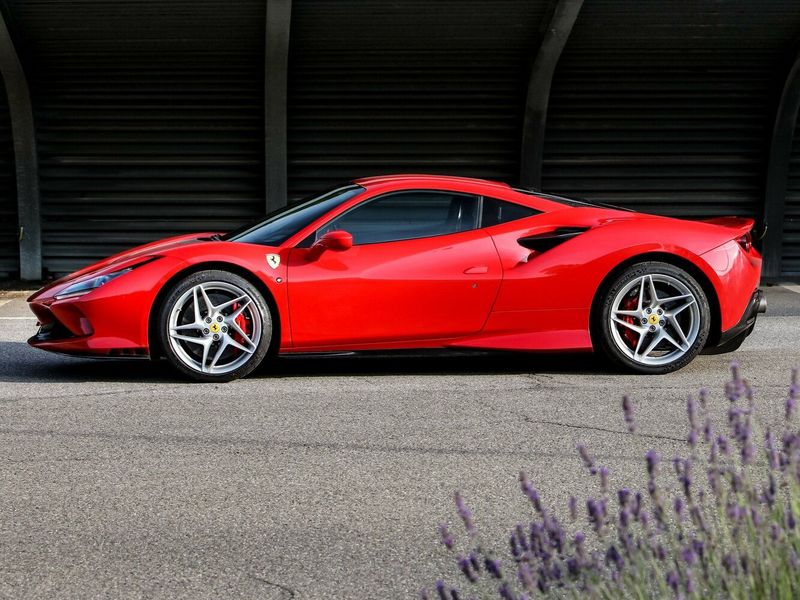 Ferrari F8, Купе Tributo — вид слева