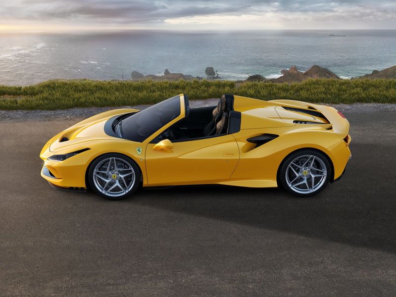 Ferrari F8, Родстер Spider — вид слева