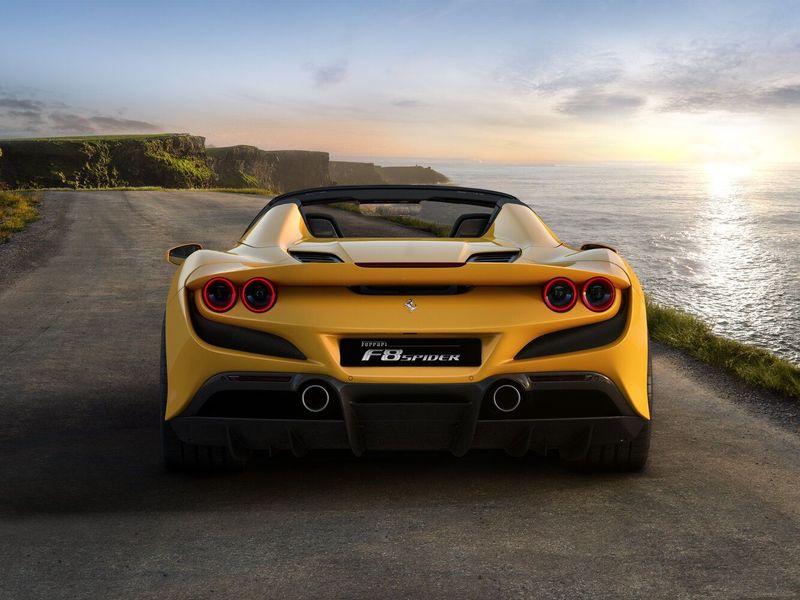 Ferrari F8, Родстер Spider — вид сзади