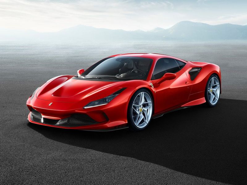 Ferrari F8, Купе Tributo — вид спереди справа
