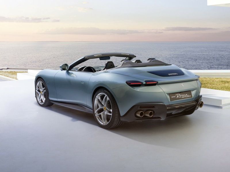 Ferrari Roma, Кабриолет Spider — вид сзади в три четверти