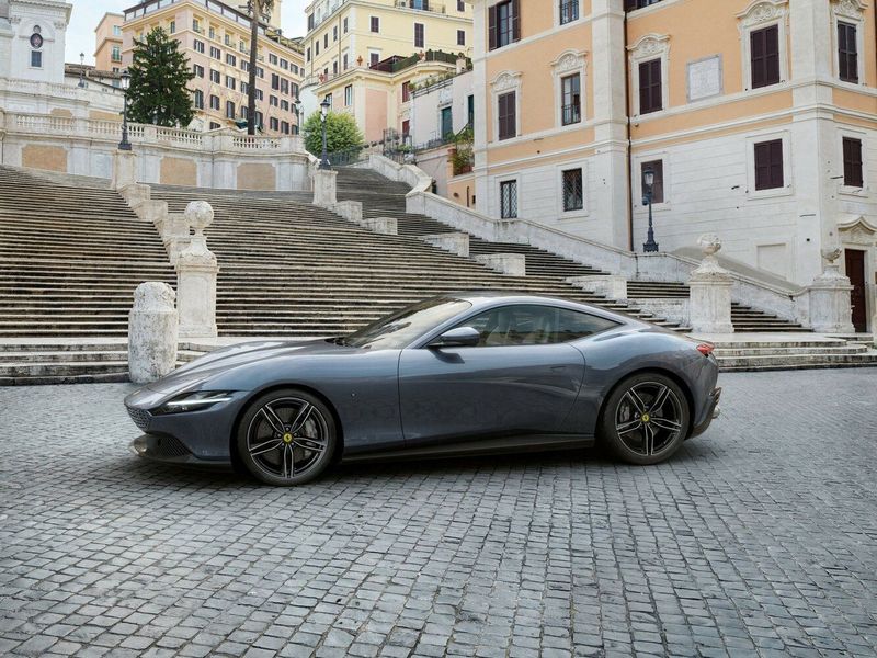 Ferrari Roma, Купе — вид слева