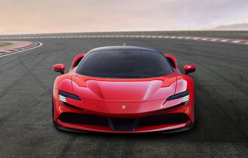 Ferrari SF90 Stradale I, Купе — вид спереди