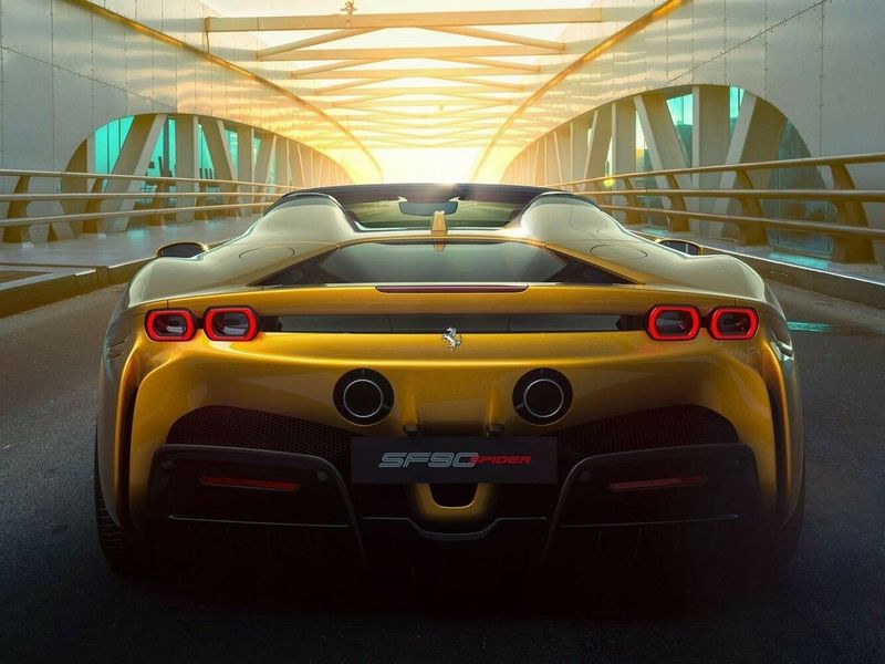 Ferrari SF90 Stradale I, Кабриолет — вид сзади