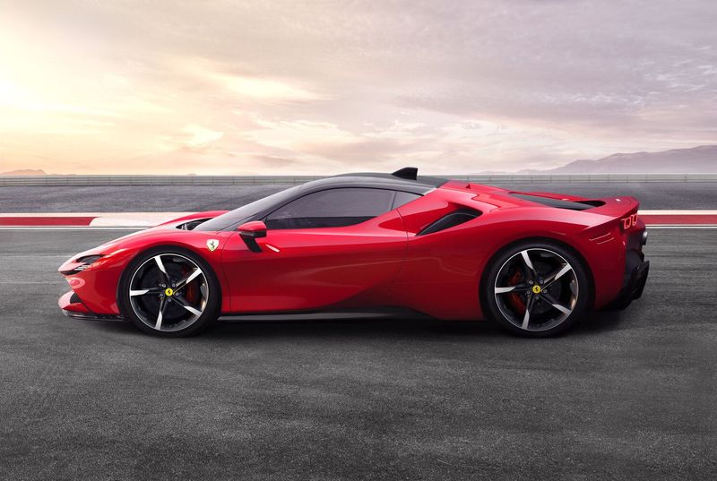 Ferrari SF90 Stradale I, Купе — вид слева