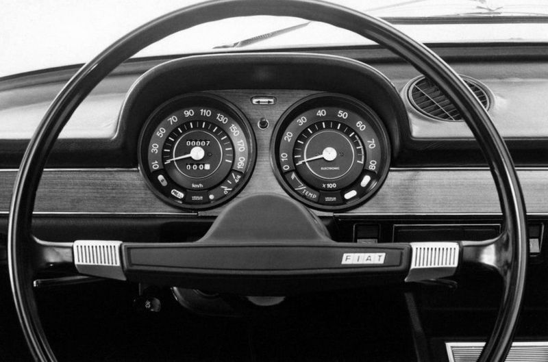 Fiat 124 I، واجون 5 أبواب — لوحة العدادات