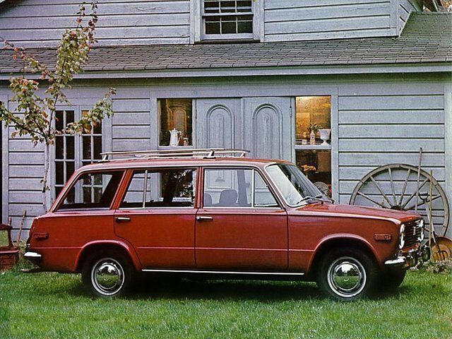 Fiat 124 I، واجون 5 أبواب — منظر من الجانب الأيسر