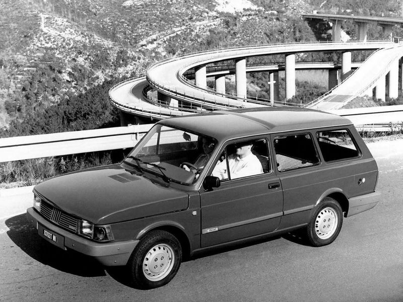 Fiat 127، واجون 3 أبواب — منظر أمامي أيمن