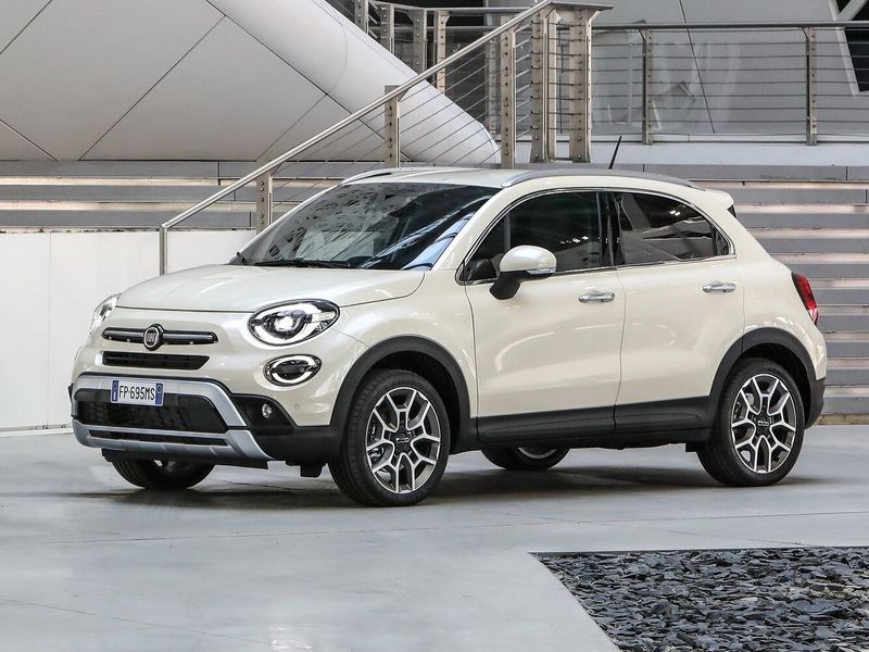 Fiat 500X أنا فيس ليفت، دفع رباعي 5 أبواب — منظر أمامي أيمن