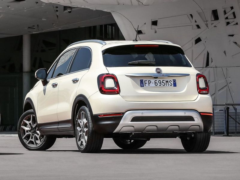Fiat 500X أنا فيس ليفت، دفع رباعي 5 أبواب — منظر خلفي أيسر