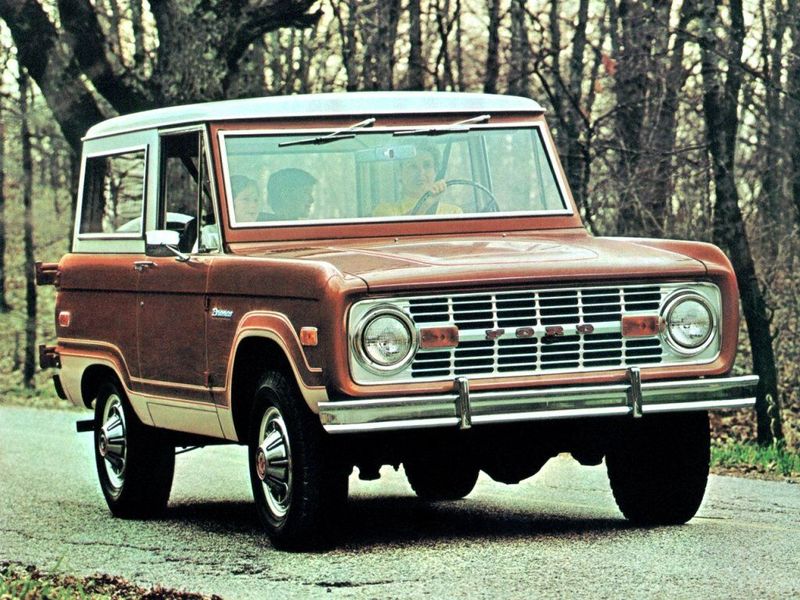 Ford Bronco I, Внедорожник 3 дв. — вид спереди слева