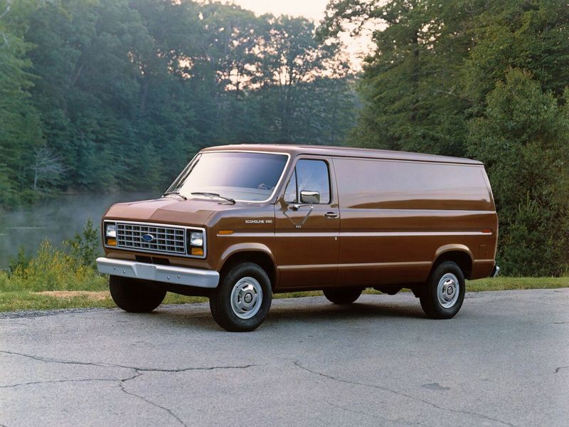 Ford Econoline III, Фургон — вид спереди слева