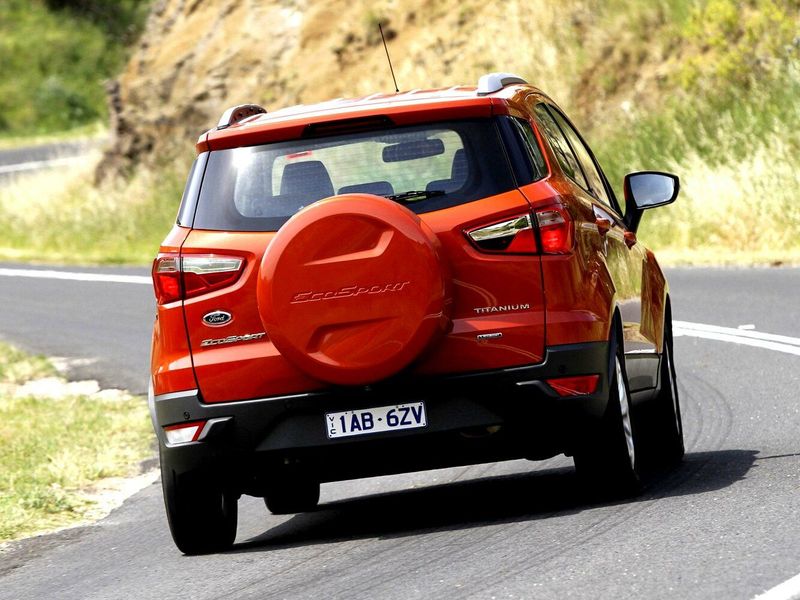 Ford EcoSport ثانياً، دفع رباعي 5 أبواب — منظر خلفي أيمن