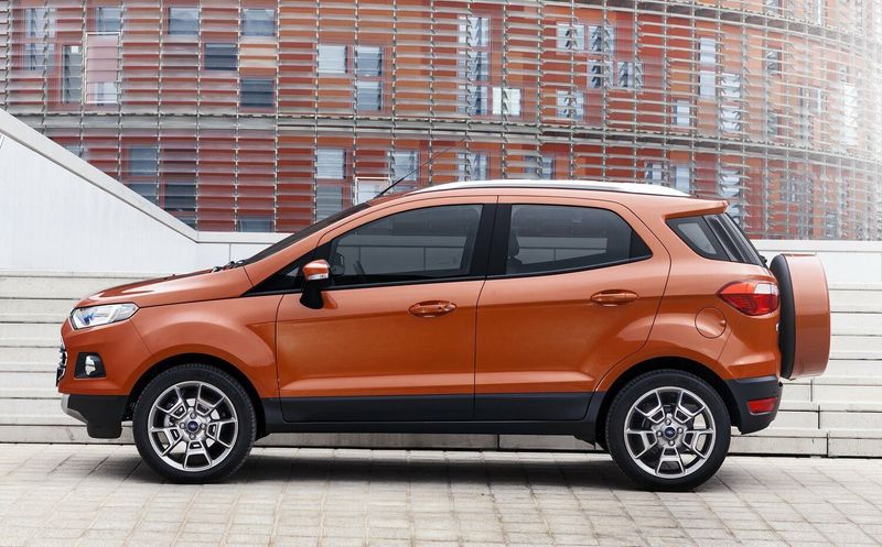 Ford EcoSport ثانياً، دفع رباعي 5 أبواب — منظر من الجانب الأيمن