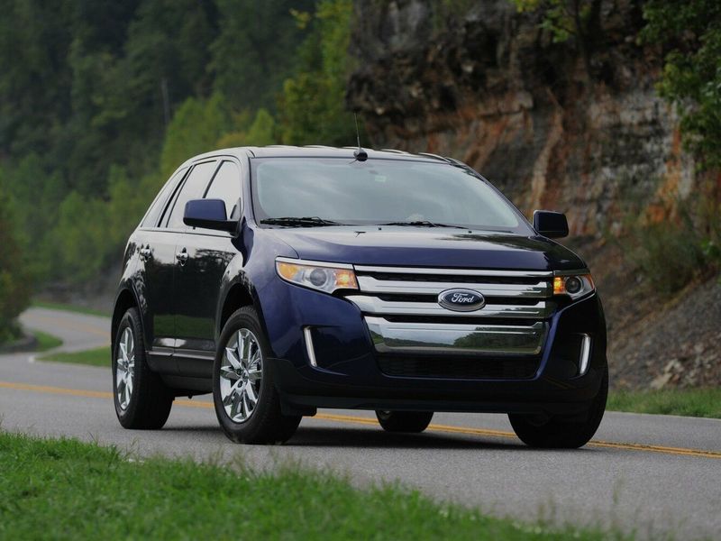 Ford Edge I Рестайлинг, Внедорожник 5 дв. — вид спереди справа