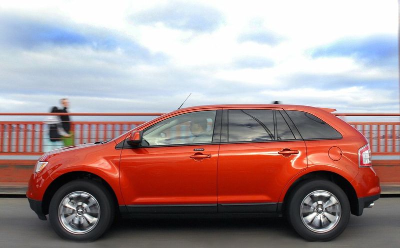 Ford Edge I، دفع رباعي 5 أبواب — منظر من الجانب الأيسر