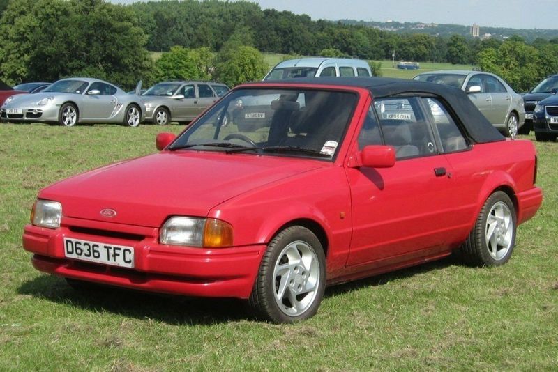 Ford Escort رابعاً، قابلة للتحويل — منظر أمامي أيسر