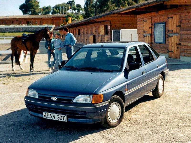 Ford Escort V، هاتشباك 5 أبواب — منظر أمامي أيمن