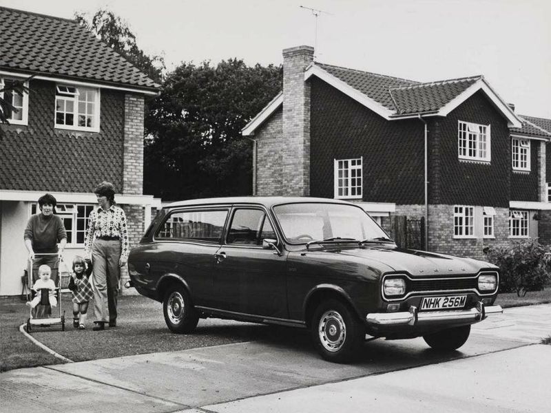 Ford Escort I، واجون 3 أبواب — منظر أمامي أيمن
