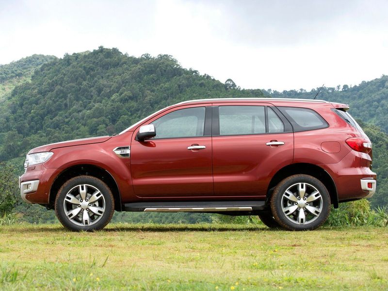 Ford Everest II, Внедорожник 5 дв. — вид слева