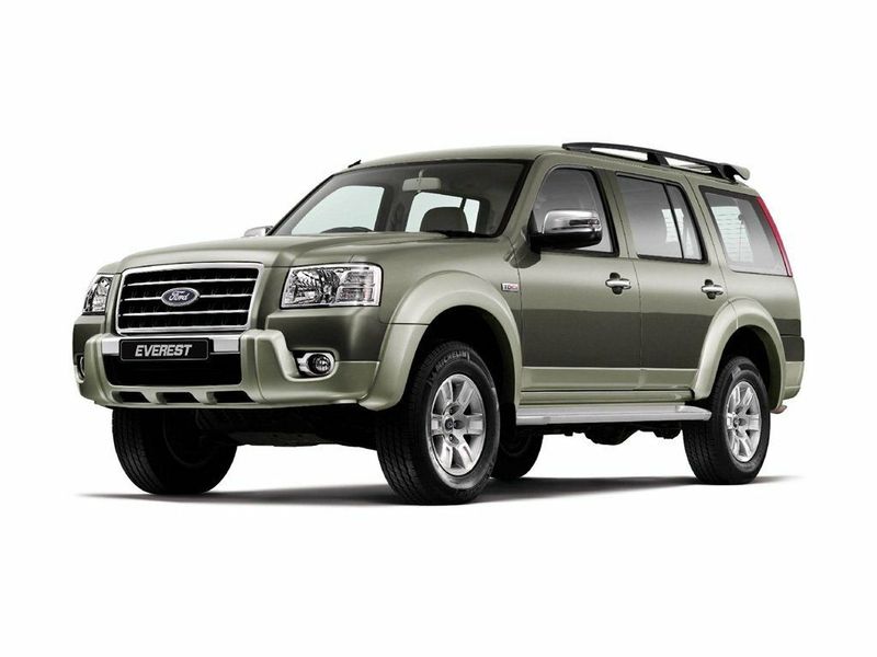 Ford Everest أنا فيس ليفت، دفع رباعي 5 أبواب — منظر أمامي أيمن