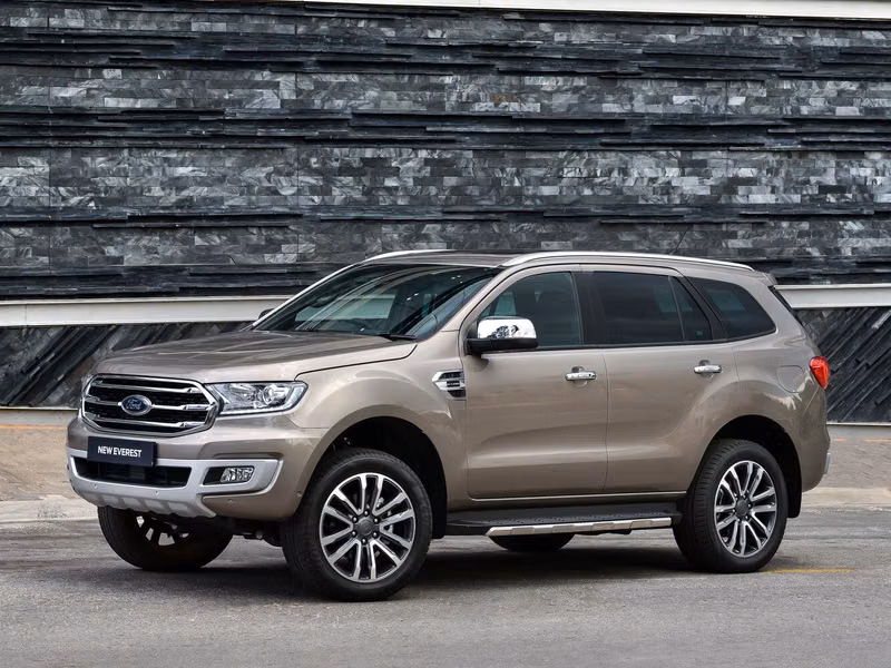Ford Everest II Рестайлинг, Внедорожник 5 дв. — вид спереди в три четверти