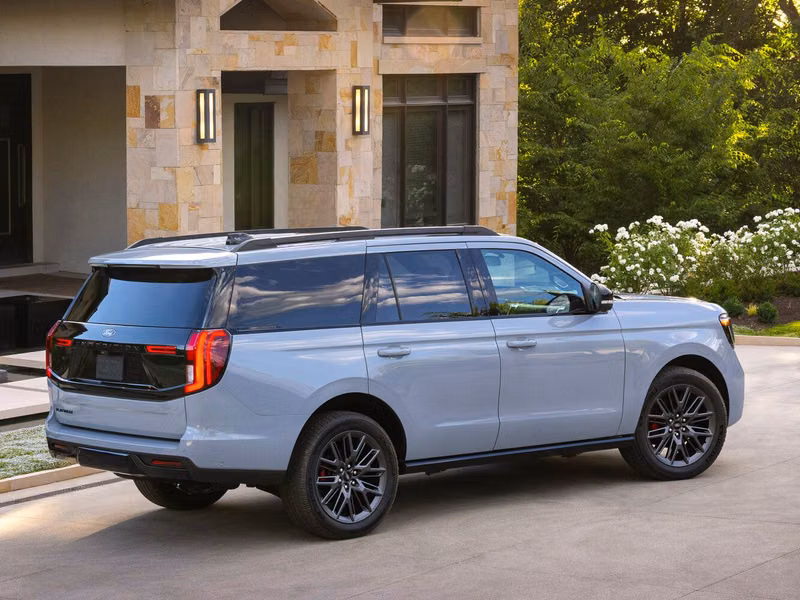 Ford Expedition V, Внедорожник 5 дв. — вид сзади в три четверти