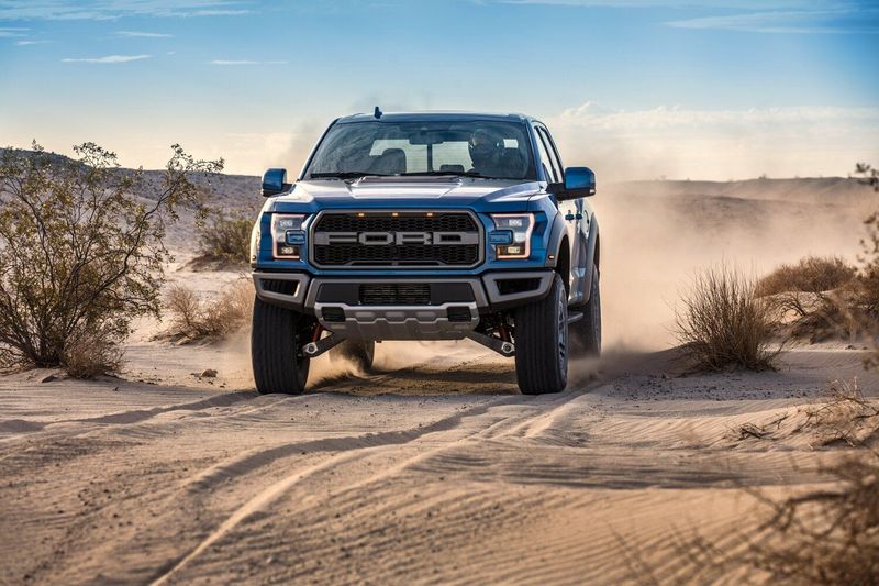 Ford F-150 تجميل الوجه الثالث عشر، بيك أب بكابينة مزدوجة Raptor SuperCrew — منظر أمامي