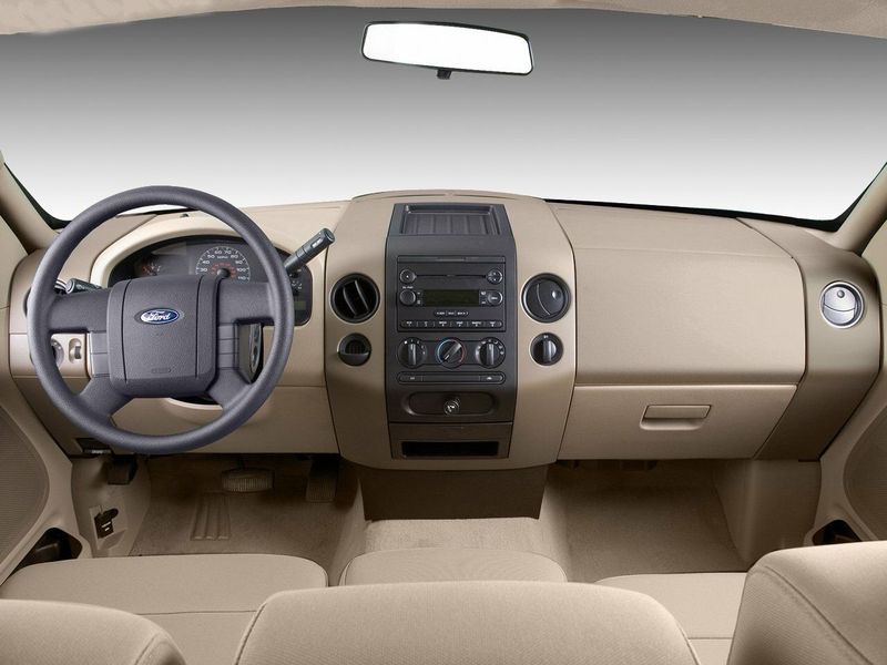 Ford F-150 الثاني عشر، بيك أب بكابينة مفردة — لوحة القيادة