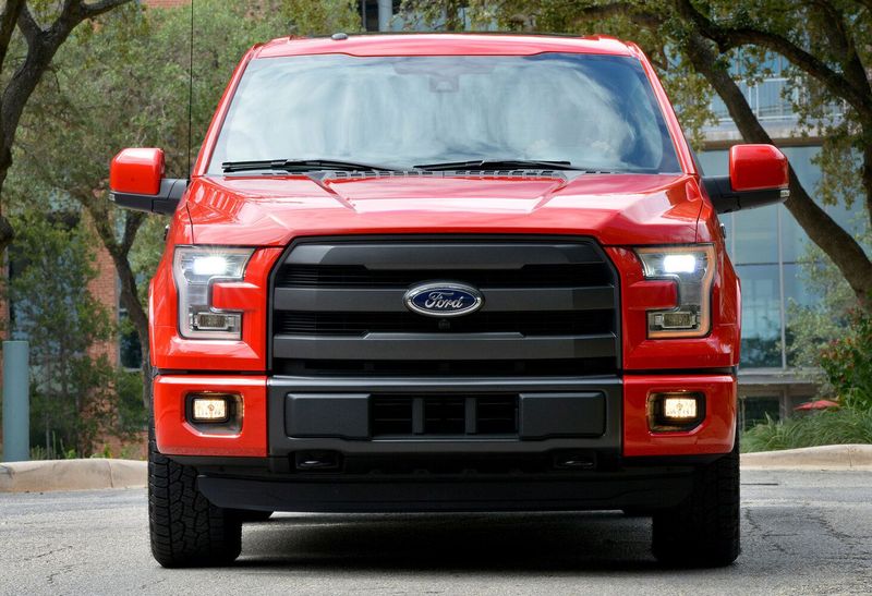 Ford F-150 الثالث عشر، بيك أب بكابينة مزدوجة SuperCrew — منظر أمامي