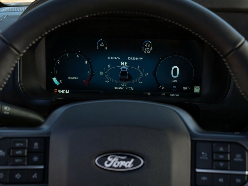 Ford F-150 عملية فيس ليفت XIV، بيك أب بكابينة مفردة Regular Cab — لوحة العدادات