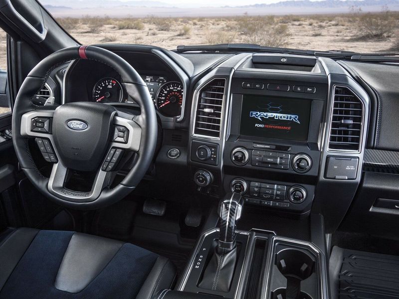 Ford F-150 تجميل الوجه الثالث عشر، بيك أب بكابينة ونصف Raptor SuperCab — لوحة القيادة