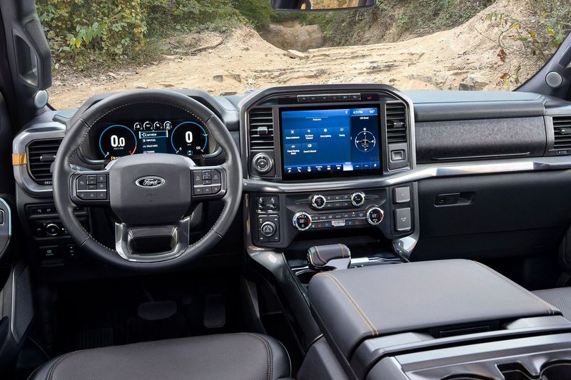 Ford F-150 الرابع عشر، بيك أب بكابينة مفردة Regular Cab — منطقة السائق