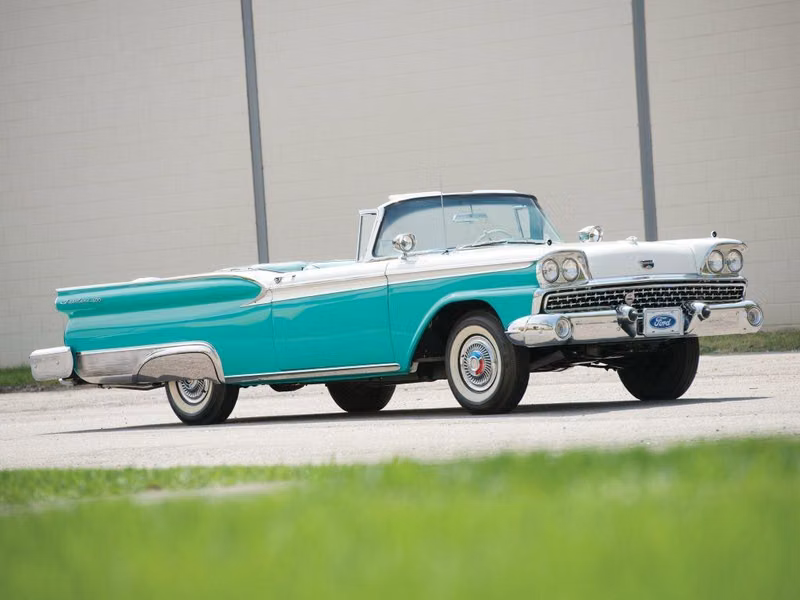 Ford Fairlane ثانياً، قابلة للتحويل — منظر أمامي أيمن