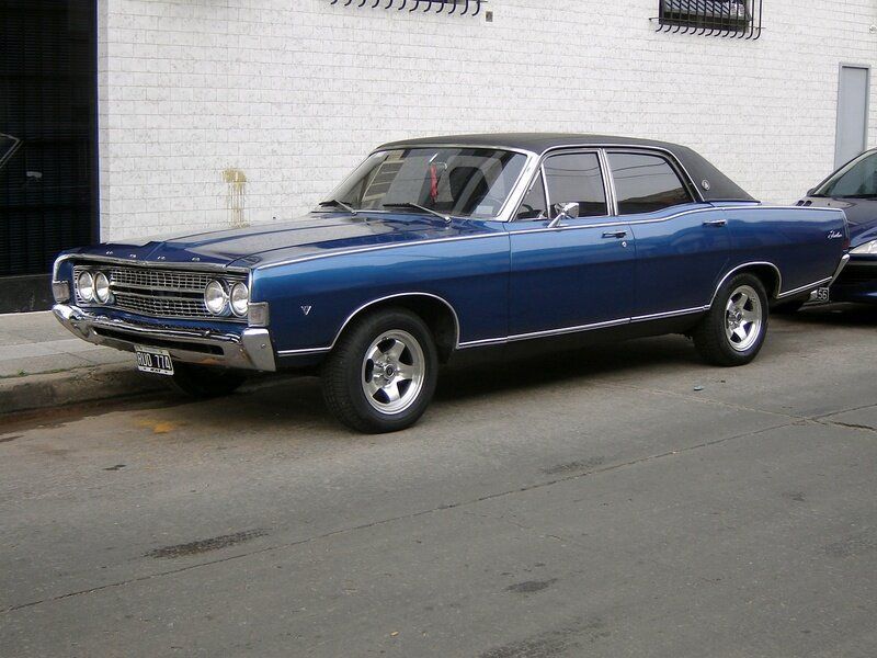 Ford Fairlane السادس (الأرجنتين)، سيدان — منظر أمامي أيسر
